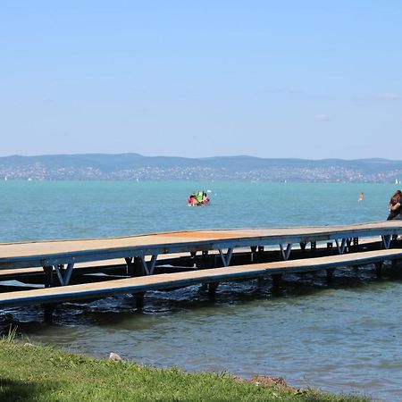 Appartamento Nella Apartman Siófok Esterno foto
