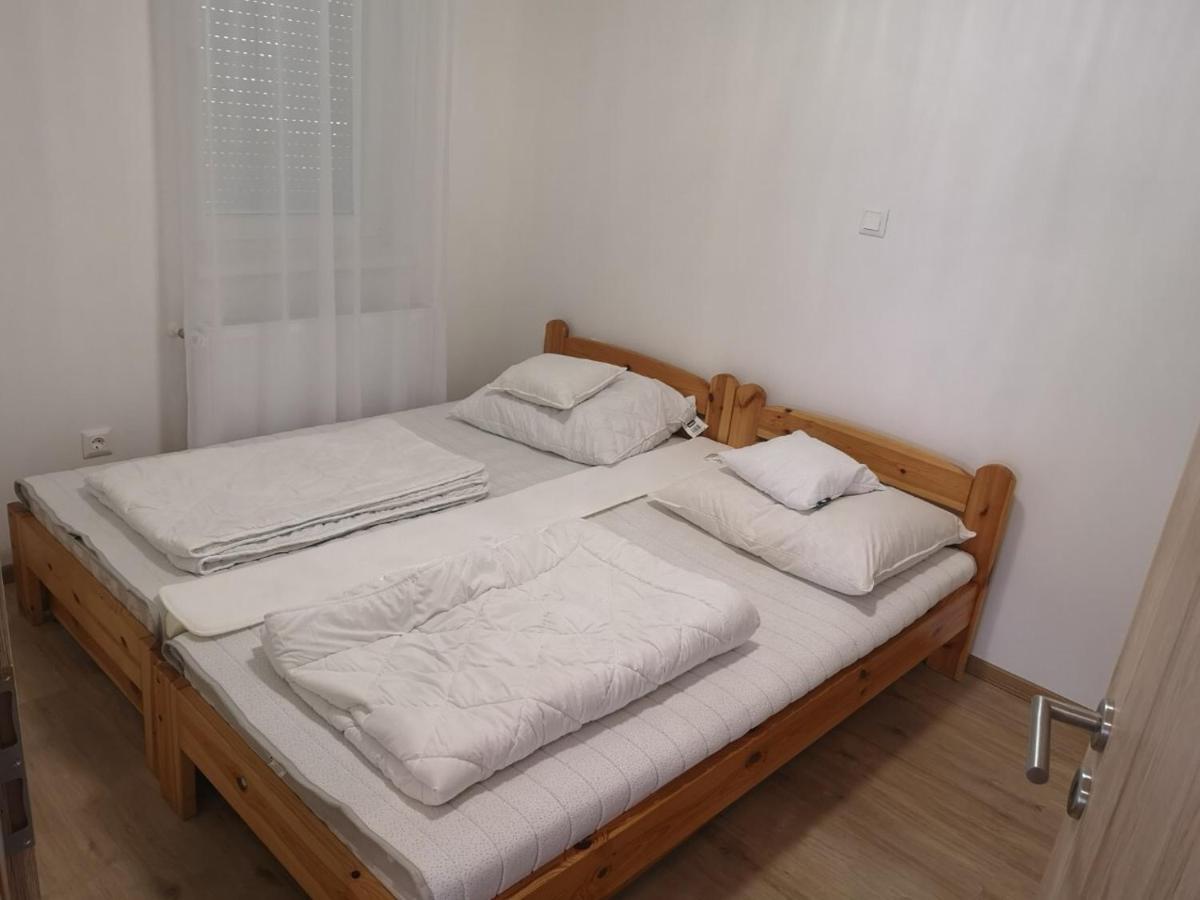 Appartamento Nella Apartman Siófok Esterno foto