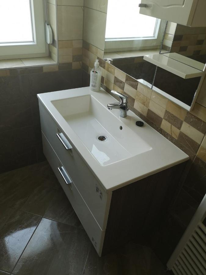 Appartamento Nella Apartman Siófok Esterno foto