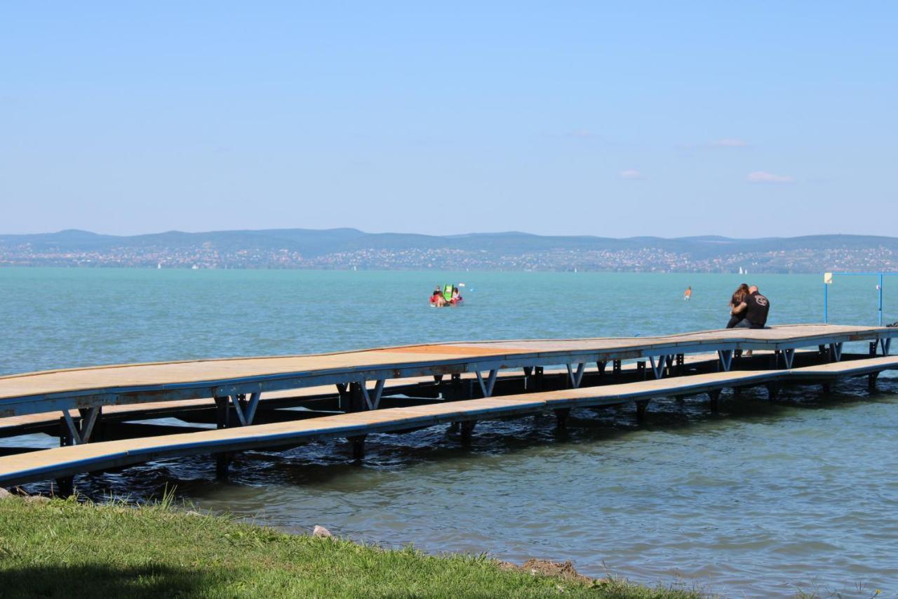 Appartamento Nella Apartman Siófok Esterno foto